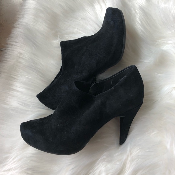 Like new Genuine leather boots ankle booties - Picture 5 of 15